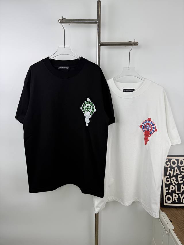 款号X1 克罗心早春新款十字架发泡短袖男女款 衣身做涂鸦 元素处理，更大大增加了服装的趣味性；独特的视觉效果。特殊水洗效果处理后形成了一种的独特做旧效果。 克罗