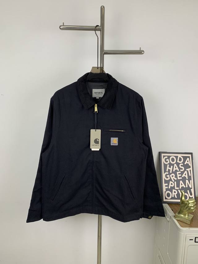 款号B341 新款Carhartt卡哈特底特律工装夹克外套 今天带来的这款工装夹克 如果你们看过我之前介绍过Carh Rtt 亦或是但凡你知道它 那么~这款夹克