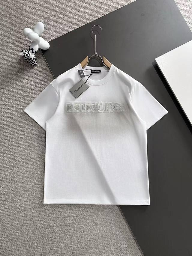 balenciaga* 2025春夏款上新 原高版本 巴黎世家 面料采用260克高密度纯棉 不变形 不缩水 工艺介绍：重工艺 贴布绣＋水洗擦色 颜色：白色 Si