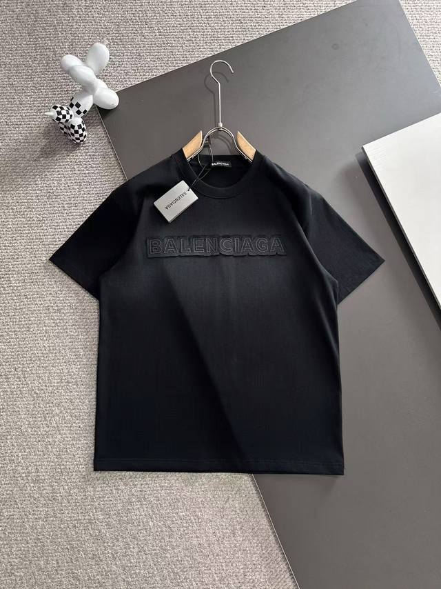 balenciaga* 2025春夏款上新 原高版本 巴黎世家 面料采用260克高密度纯棉 不变形 不缩水 工艺介绍：重工艺 贴布绣＋水洗擦色 颜色：黑色 Si