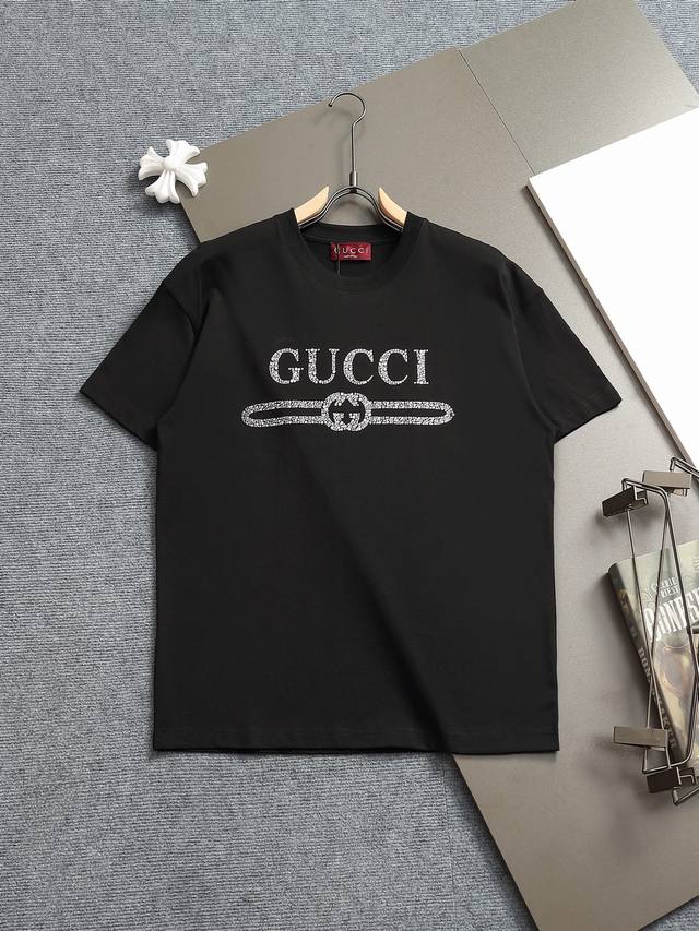 古驰 Gucci最新白珍珠烫钻3D立体字母烫印设计短袖T恤 正儿八经270克纯棉双砂面料 所有面料均已提前做过缩水 品质第一 所见即所得 不会洗一次版型就有所变