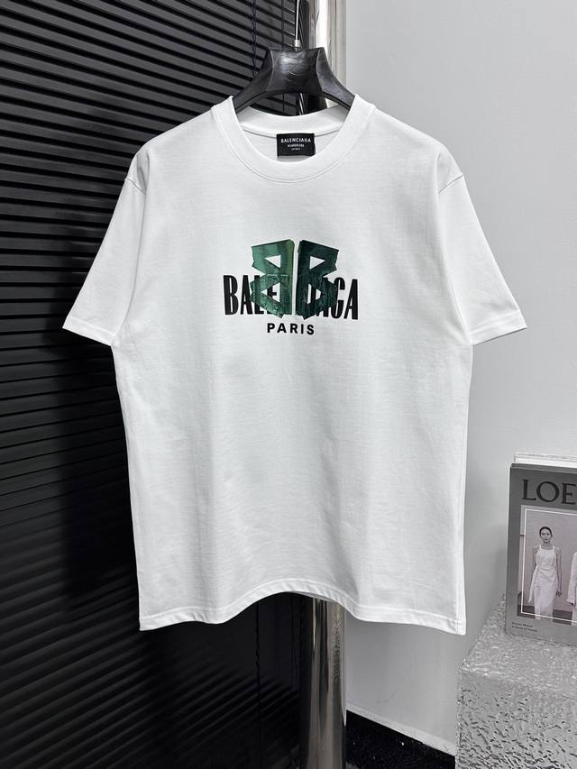 Balenciag* 巴黎25Ss春夏新款圆领短袖 火爆单品 工艺繁杂 新颖的设计让人眼前一亮 回头率超高 280克面料立体剪裁经典超好看 完美细节处理 上身满