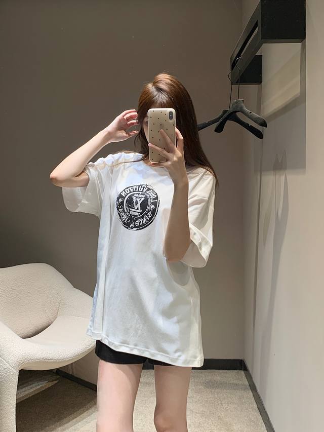 Louis Vuitto* 25Ss春夏新款 Logo印花圆领短袖T恤丨独家高版出品！潮人出街必备 上身超酷回头率百分百宽松版型 四季款的单品 真的无法拒绝 万