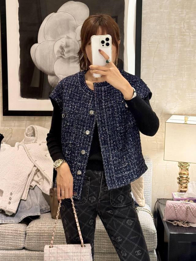 Chane*25P春夏新款 编织撞色粗花呢格纹圆领马甲丨独家高版出品！拼接定制金属扣马甲版型实穿很飒定制开模电镀金属扣上身立体裁剪全面对版 定织山茶花提花里衬