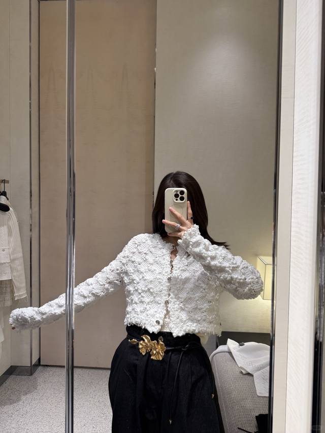 Chane*25P春夏新款 钩花圆领针织开衫外套丨独家Yb开发！高版出品！手工编织钩花菱格工艺。进口纱线定制材料质感超赞，定制金属扣，小短款H版型不挑人版型上身