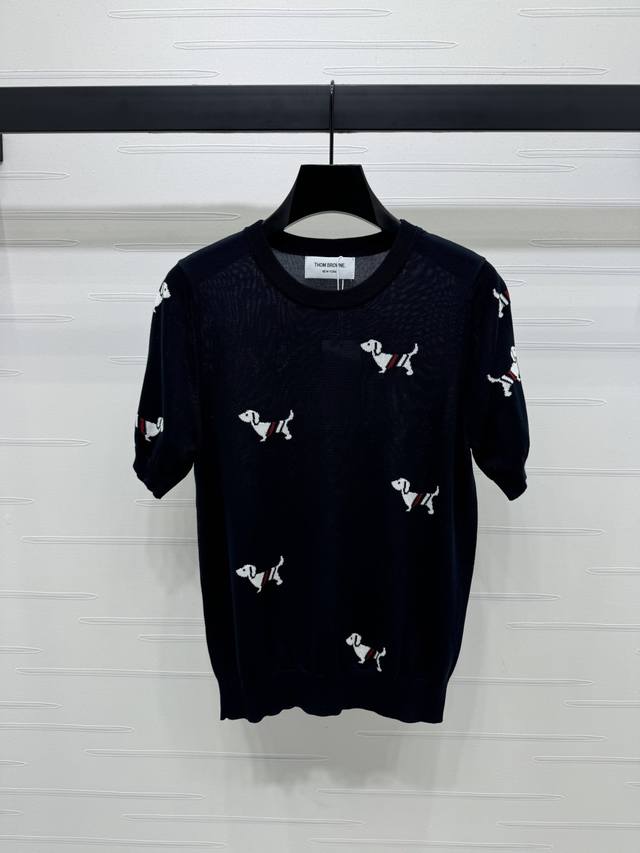 上新原单高端品质 Thom Brown* 2025春夏最新系列！撞色提花小狗针织短袖！定制Yb针织材质 舒适柔软 质感十足 经典提花小狗图案装饰 可爱减龄 高级