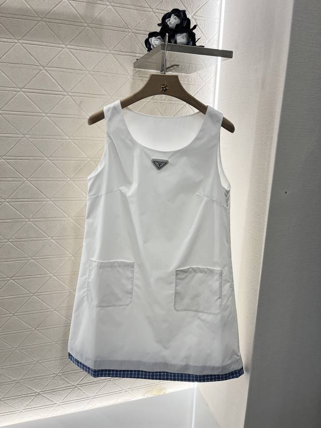 Prad*2025新品上架 无袖拼接背心裙 定制Yb进口再生环保尼龙材质 质感光泽 挺括有型 直筒背心裙版型 通体套头全包裹设计 穿脱更方便 微A裁剪对身材包容
