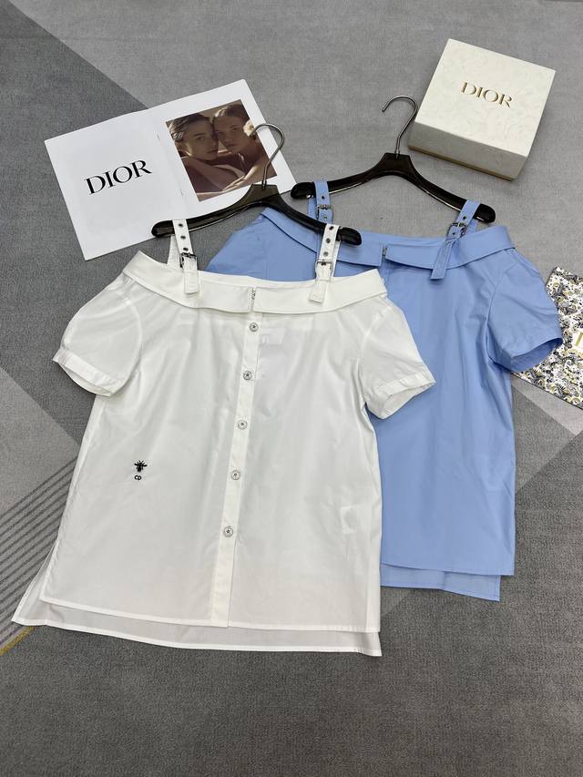 高品质Dior 迪奥2025夏装新款衬衣，一字肩设计吊带小露肩，纯欲感拉满，穿起来舒适又自在。刺绣小蜜蜂，不管搭配牛仔裤还是半身裙秒变时髦精，2色Sml