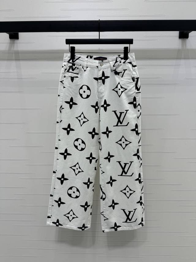 上新原单高端品质Louis Vui*Ton 2025春夏最新系列！印花直筒牛仔裤！定制进口斜纹棉牛仔材质 高腰口袋系扣版型 通体满印品牌印花字母图案 彰显品牌调