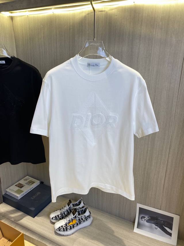 Dior迪奥 2025Ss春夏高品质高克重索罗纳纯棉T恤，工艺品级别，重工工艺，尊享好货，车线做工符合精品要求，超级好搭配，品质及剪裁设计都堪称一流，高定面料，
