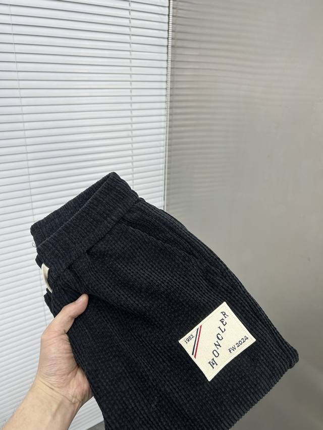 Moncler蒙口 休闲裤2025Ss春夏新款，特选定制科技清爽面料，定制原版五金，重工工艺打造，车工走线精细，定制面料，柔软舒适，质感显著，辅料精美，媲美市场