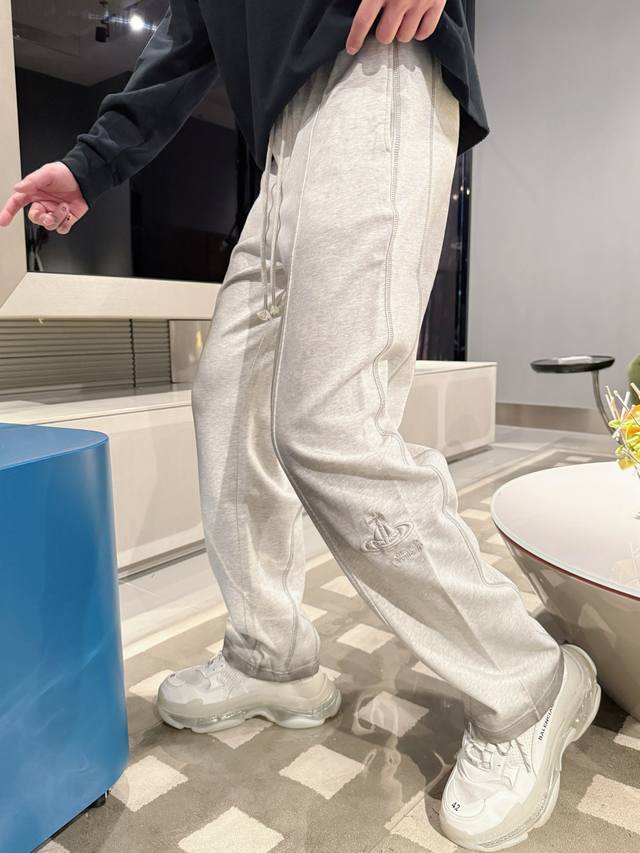 西太后 顶级货品 2025春夏新款休闲裤！官网同步发售。品牌经典Logo休闲裤 ，定制面料，舒适度极好，手触感强烈。辨识度极高，完美品相工艺。 尺码：M-3Xl