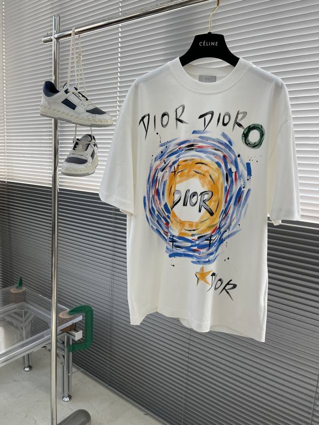 Dio 2025Ss春夏最新款圆领时尚短袖T恤，官网同步，专柜纯棉面料！贴肤舒适，耐看又好穿，经典简约Logo设计，原厂工艺一丝不苟，型男必备单品 码数：M-X