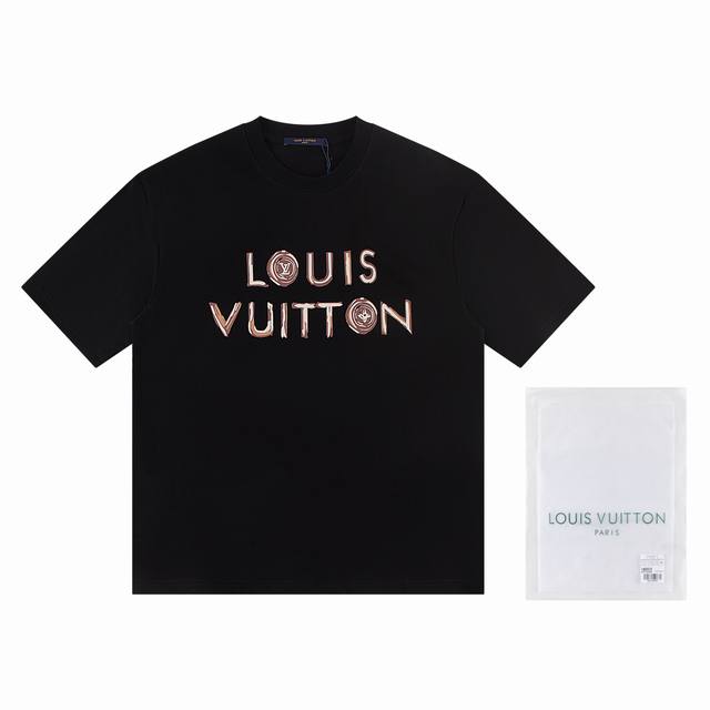 V152 Louis Vuitto*2025最新款短袖T恤 材质:采用高版本300G双纱精梳棉 尺寸:S M L Xl 颜色: 黑 白