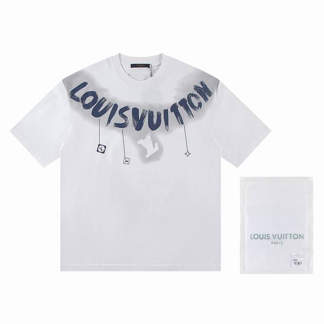 V149 Louis Vuitto*2025最新款短袖T恤 材质:采用高版本300G双纱精梳棉 尺寸:S M L Xl 颜色: 黑 白