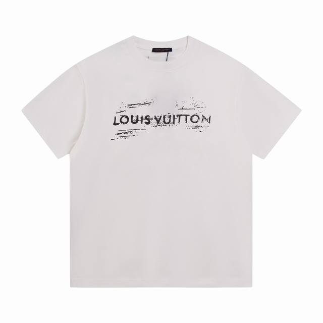 V136 Louis Vuitton 路易威登Lv24Ss前后字母印花图案秀款短袖T恤 面料采用270G双纱爽滑棉，100%.棉，国产优质新疆棉纱，面料纹理清晰