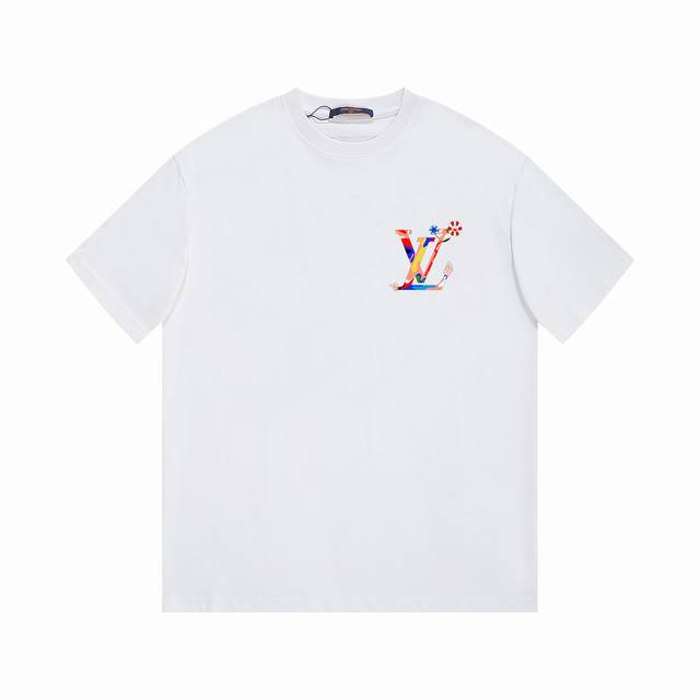 V114 Lv 馿家 新款印花短袖T恤 *定制280克全棉面料，面料柔软，亲肤舒 *非常简约大气的一款 无论是上身舒适度都是无可比拟的存在，诠释你的奢华与品位，