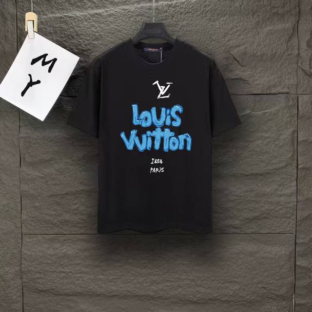 款号：A172 Louis Vuitton 路易威登Lv 2025新款压印Logo男女同款圆领T恤短袖 -面料采用280G 100%纯棉双纱面料 同缸定染特种加