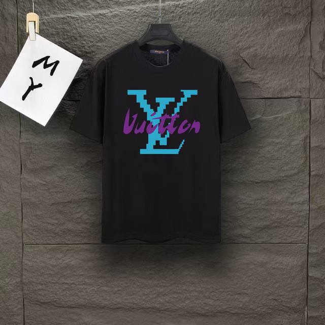 款号：A159 Louis Vuitton 路易威登Lv 2025新款压印Logo男女同款圆领T恤短袖 -面料采用280G 100%纯棉双纱面料 同缸定染特种加