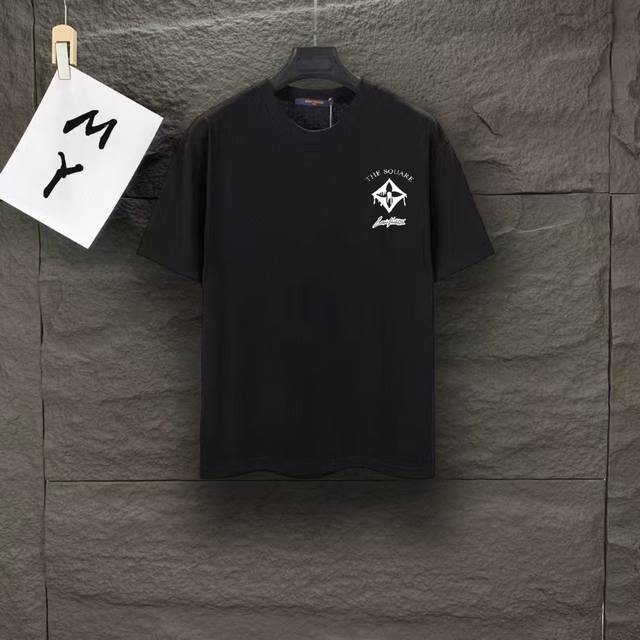 款号：A145 路易威登 Lv前后Logo短袖T恤男女时尚同款 2025Ss新款纯棉双纱 定制面料采用威化布织法，超高端针织工艺，版型紧致立体，顺滑，上身舒适透