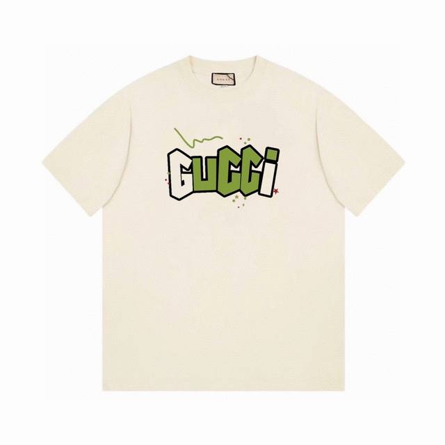 V188 Gucci 古驰限定文字Logo休闲短袖T恤 - 颜色：图片色 - 尺码：Xs S M L - 面料: 采用320G双纱高弹爽滑棉面料 品名：古驰绿U
