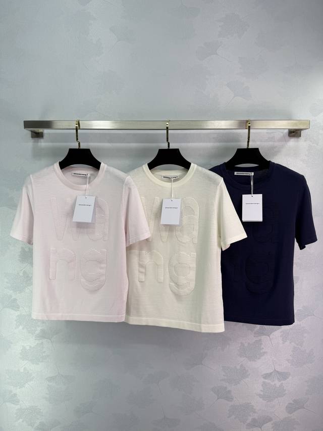 大王Alexander Wan*短袖针织 三色可选：粉、白、蓝，立体提花Logo设计。时尚休闲，3色3码Sml 。