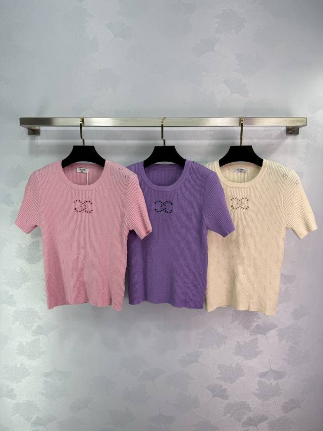 chanel*香奈短袖针织上衣，早春新款，颜色：粉色、紫色、杏色。尺寸：36, 38, 40。适合夏季，短袖套头，风格优雅，时尚百搭。