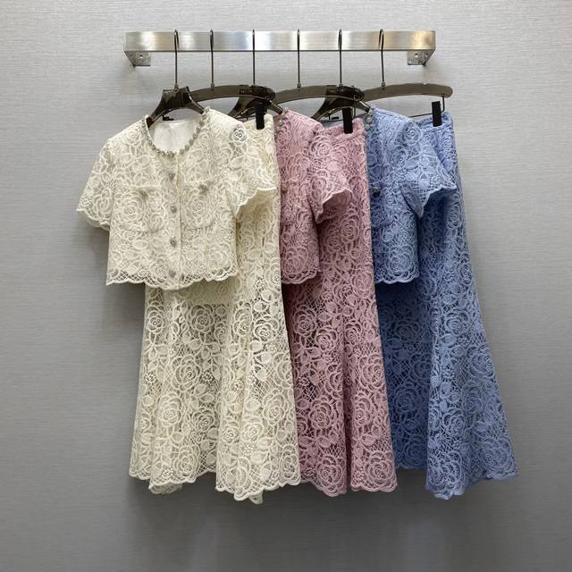 va*25Ss 重工定位裁剪圆领镶嵌钻扣上衣半裙套装，高级面料，颜色:图片3色，面料：进口蕾丝面料 Smlxl
