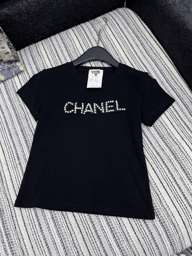 爆款现货 原单品质 Chan*｜25中古系列手工订珠短袖T恤 精致版型上身巨显瘦！ 定制手工 精品设计 低调奢华！ 时髦精必备单品解锁所有穿搭！ 认准我家品质！