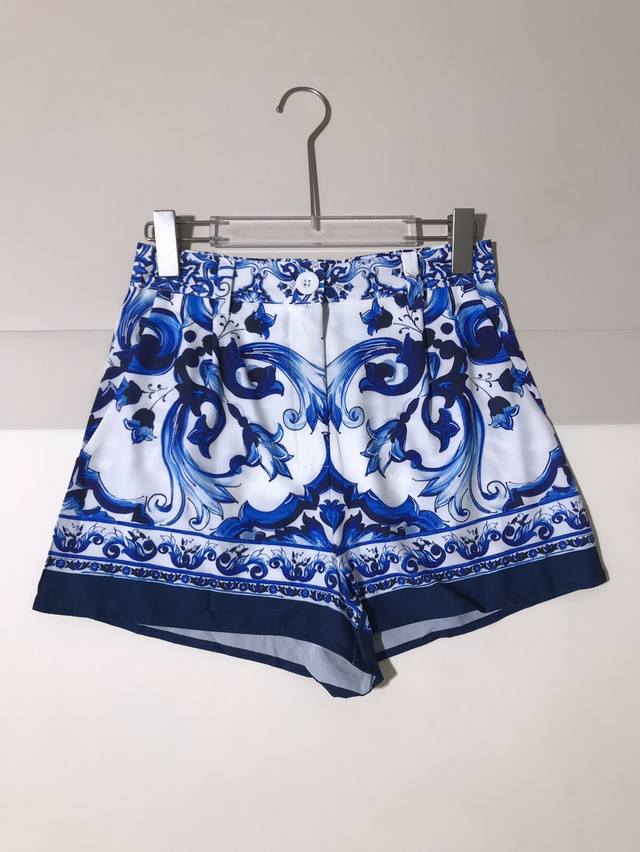 Dolce & Gabb*Ana 杜嘉*班纳 青花瓷印花休闲短裤。Smlxl