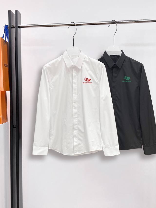 巴黎世家 专柜最新款男士必备款衬衫，100%天然棉，舒服透气，原单狠货，原版面料，柔软舒适，上身高端又奢华，足够场面的档次，这款衬衫无不骄傲的让你满意有面子 尺