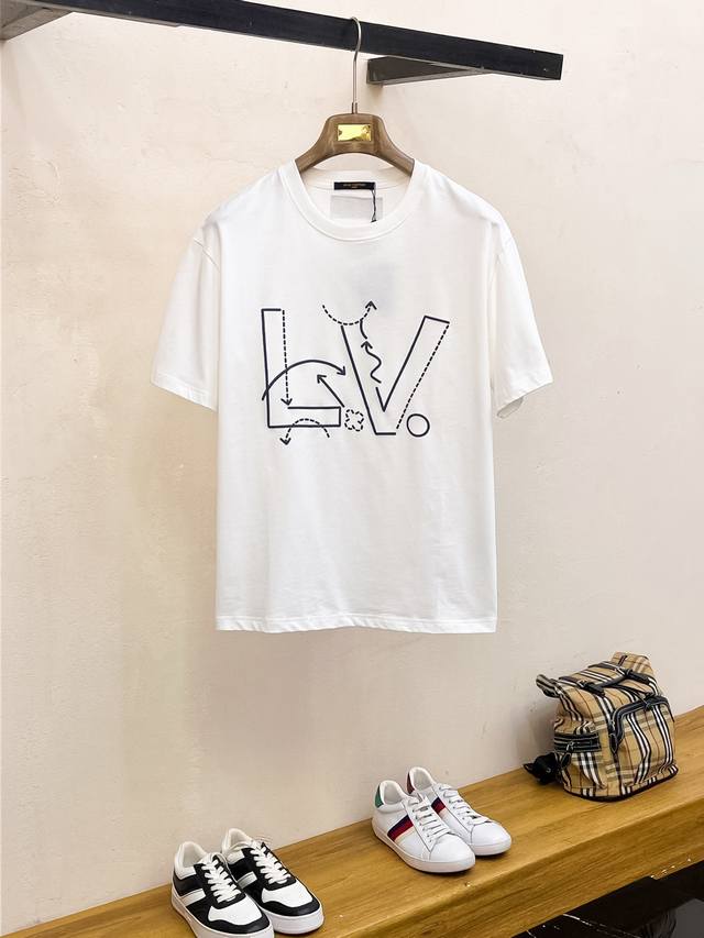 Ss驴家纯棉最新面料 最高版本 版胸前Lv植绒经典标识图案Logo时尚简约潮流短袖，最顶级的品质专柜原单短袖，顶级制作工艺进口面料，专柜款独特设计，采用进口高端