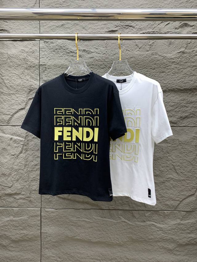 Ss芬家纯棉最新面料 最高版本 胸前Fendi字母刺绣工艺经典标识图案Logo时尚简约潮流短袖，最顶级的品质专柜原单短袖，顶级制作工艺进口面料，专柜款独特设计，