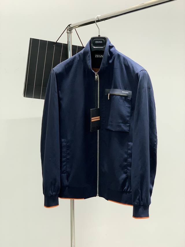 杰尼亚 Zegna，2025春季最新品，专柜同步有售，原单狠货，时尚休闲夹克外套，采用进口原版面料，舒适透气，顶级印花工艺字母图案装饰Logo，原版五金辅料装饰
