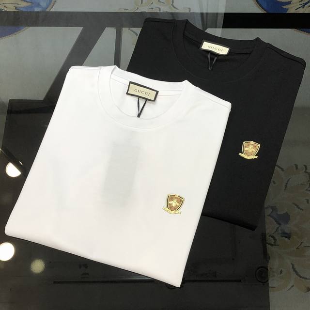 G*Cci 古齐春夏新款原单男士圆领短袖T恤 高端定制 时尚百搭 柜台同步售卖 爆款 胸前印胶小蜜蜂Logo图案 客供定制进口玉蚕丝面料，穿着亲肤舒适 面料柔软