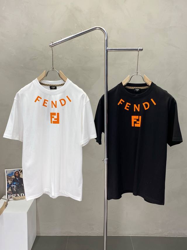 Fendi芬迪独家专供新款原单男士休闲短袖 高端定制 高版本 时尚百搭爆款进口面料 手感超柔软细腻 穿着亲肤舒适 高端精品 代工厂P精细做工 上身非常赞 男士必