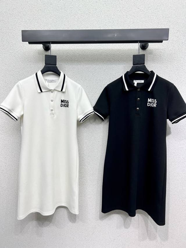 D家Polo领连衣裙 Miss刺绣设计很独特的品味与个性经典款版型设计简洁而优雅 独特的工艺 精致与细腻 高品质 两色 尺码Sml