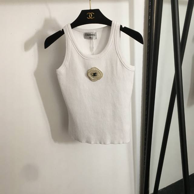 款号20251695 Chane*新款 钉珠山茶花针织背心，白色，黑色，米白色，粉色，绿色，Sml， M码；胸围68，长51