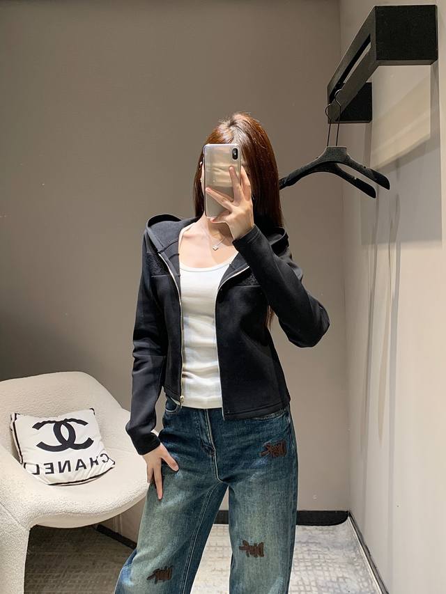 Miumi* Fw秋冬新款 蕾丝拼接拉链连帽小外套丨独家高版出品！这款真的是谁穿谁好看！恰到好处的长度无论什么身材都能驾驭 任何下半身都能搭配，真正的百搭单品！