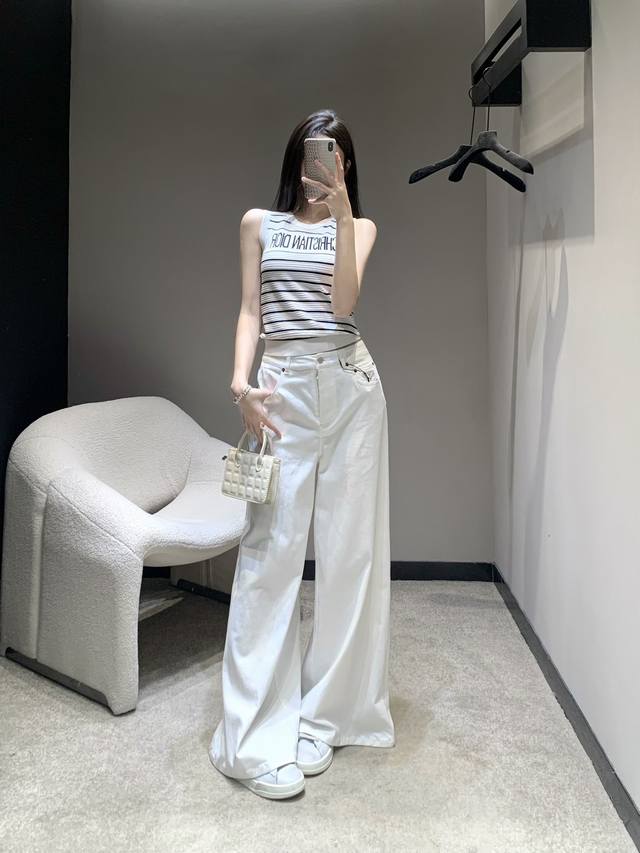 Prad* 25Ss早春新款 大阔腿白色牛仔裤丨独家高版出品！高腰复古牛仔裤，最最热门，最最值得入手的一款，复古又时髦，这条牛仔裤，无论洗水还是裤型，强烈推荐现