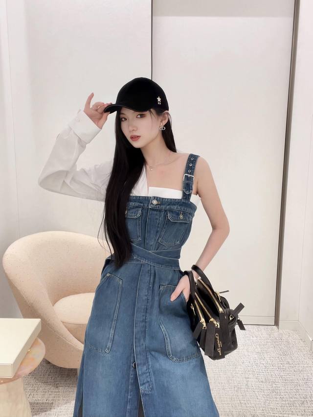 Dio* 25Ss春夏新款 蜜蜂刺绣牛仔不对称连衣裙丨独家Yb开发！高版出品！洗水牛仔面料 合身的剪裁设计尽显高级质感！无论是度假还是日常穿搭都非常出片且自带气