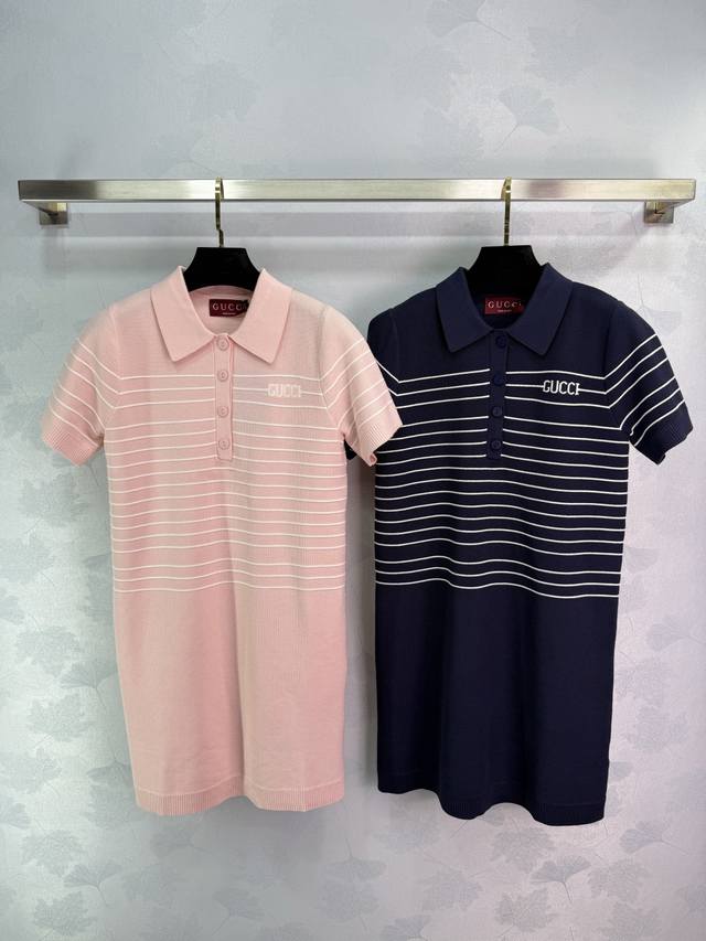Gucc*25春夏新款针织翻领连衣裙 间色条纹拼接设计 经典字母Logo刺绣点缀 Yb开模字母Logo纽扣装饰 高级时髦通勤学院风 尺码Sml。T226B