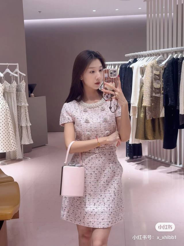款号G25040836 Self-Portrai*新款Sp家新款 高端定制闪丝金线编织粗花呢面料、气质名媛小香风奢华镶钻珍珠边装饰双排扣修身显瘦短袖连衣裙配腰带