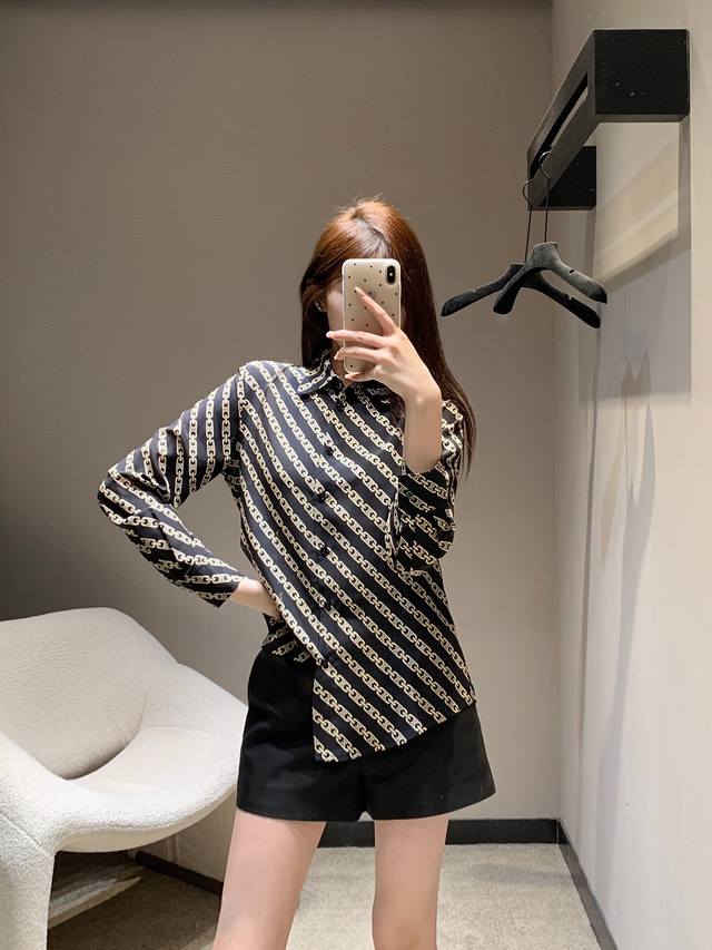 Celin* 25Ss春夏新款 标志性链条徽标印花真丝长袖衬衫丨独家高版出品！100%重磅桑蚕丝面料 舒适感爆棚，拿到手里就被惊艳真丝的质感丝滑细腻， 垂感极好