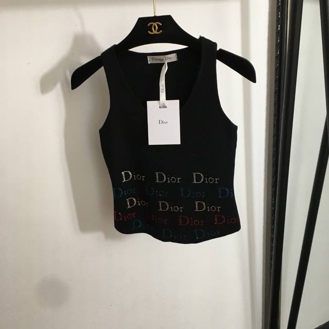 款号20251616 Dio*新款 烫钻Logo修身针织背心，白色，黑色， 均码；胸围66，长45