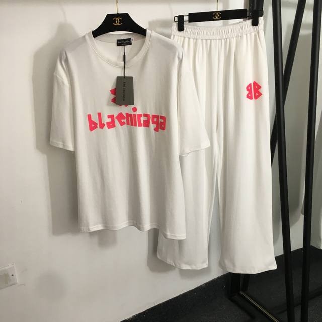 款号20251602 Balenciag*新款运动套装，胸前Logo胶印休闲短袖T恤+松紧腰休闲长裤，白色，S-Xl， M码；肩宽50，胸围114，袖长24，衣