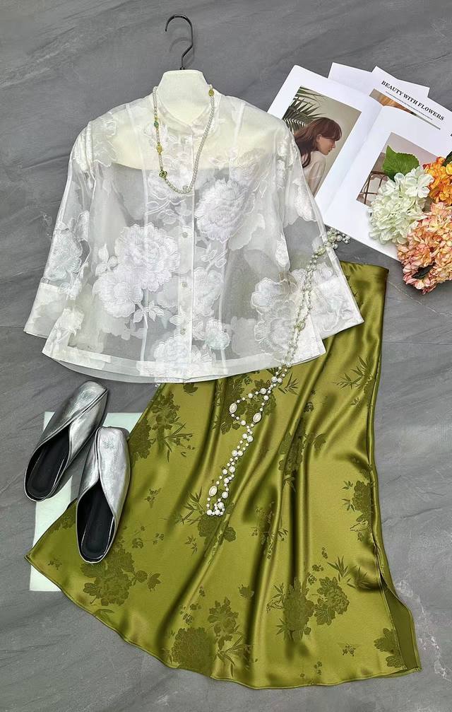真丝欧根纱绣剪花外披，两色，S- Xl