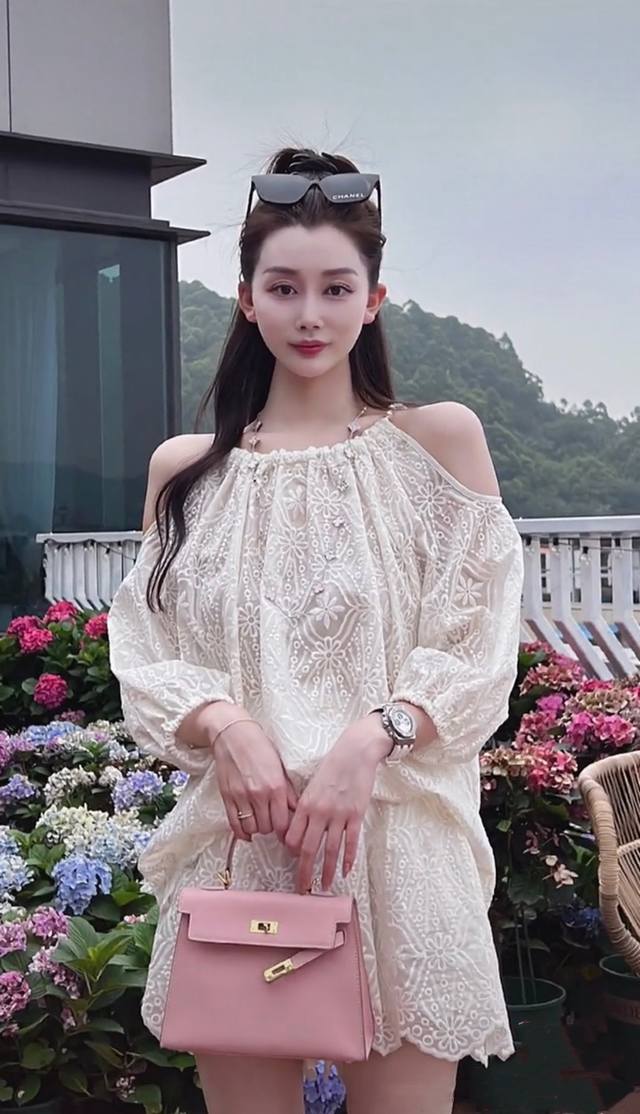 重磅爆款推荐 精致重工刺绣甜美珍珠露肩水溶花上衣+刺绣短裤套装 超级大爆款 Smlxl