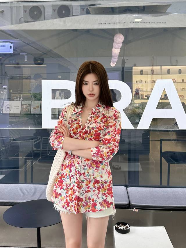 Chane* Ss新款衬衣 经典又有型 各种都能完美驾驭～高级成衣做法，细节美到爆！精美又日常，轻松驾驭！质感棒棒哒！！减龄 时尚 休闲少女感，强推！Sml