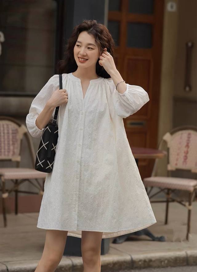 爆款强推 法式欧美高端V领提花高端显瘦气质连衣裙 气质柔软温和 很温柔的白色 版型宽松很好穿 不挑身形 干净又利落 Smlxl